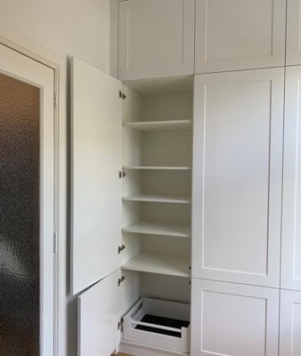 Kastdelen in speelgoedkast