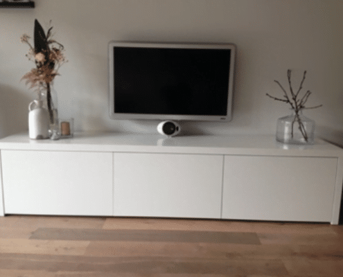 TV kast in wit gespoten gegrondeerde MDF