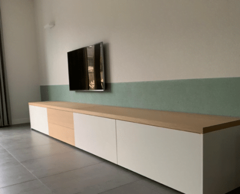 TV-kast in eiken fineer