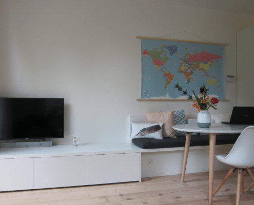TV met wandbank wit