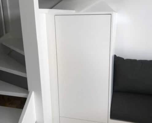 Kast op maat in open trap