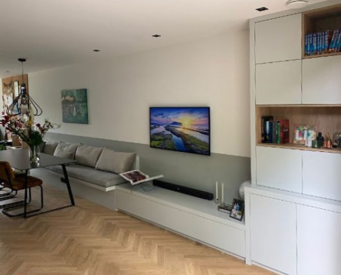 Eetplek op maat met wandkast en wandbank in één.