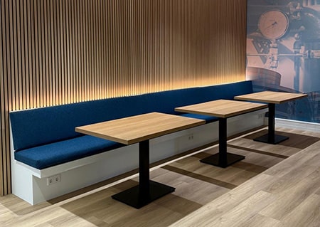 wandbank-led-achter-rugleuning Maatwerk wandbank met sfeervolle ledverlichting achter de rugleuning